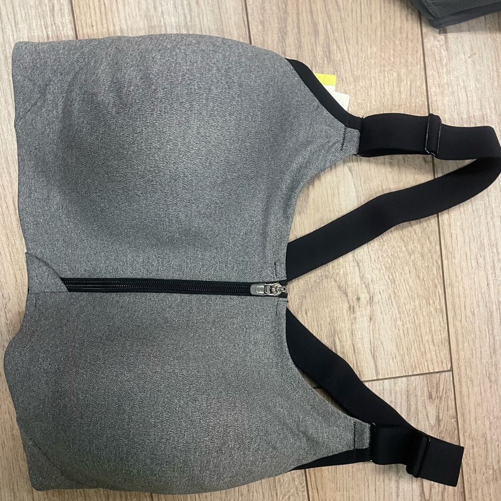 All in motion nwt bra zip up front with built in cups in 36dd 34dd 38dd